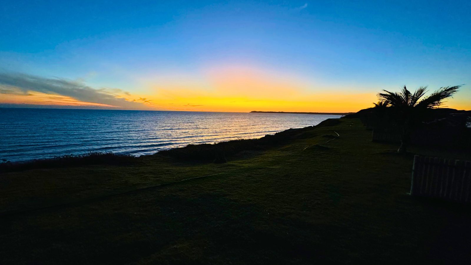 Pôr do sol visto da Vila Praia do Retirinho
